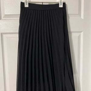black pleated skirt